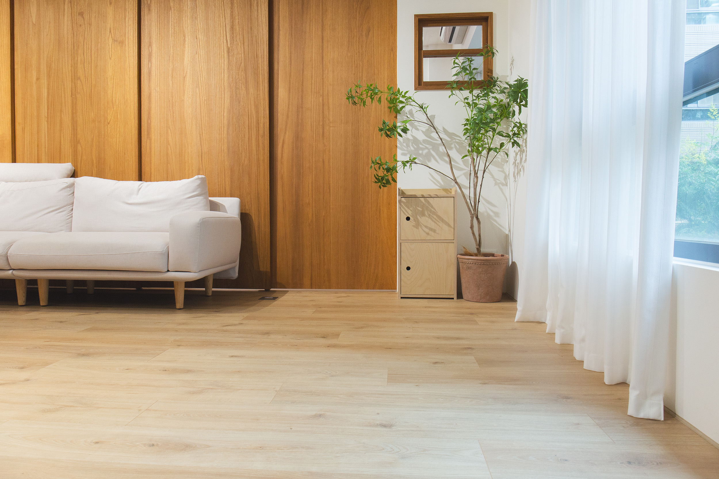 convert german wooden floors to japanese style06-客廳的一角SENSA德國超耐磨木地板與日系裝潢風格
